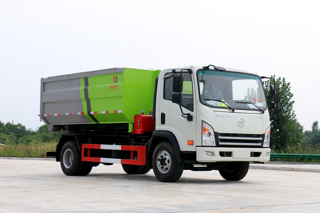 大運(yùn)勾臂垃圾車